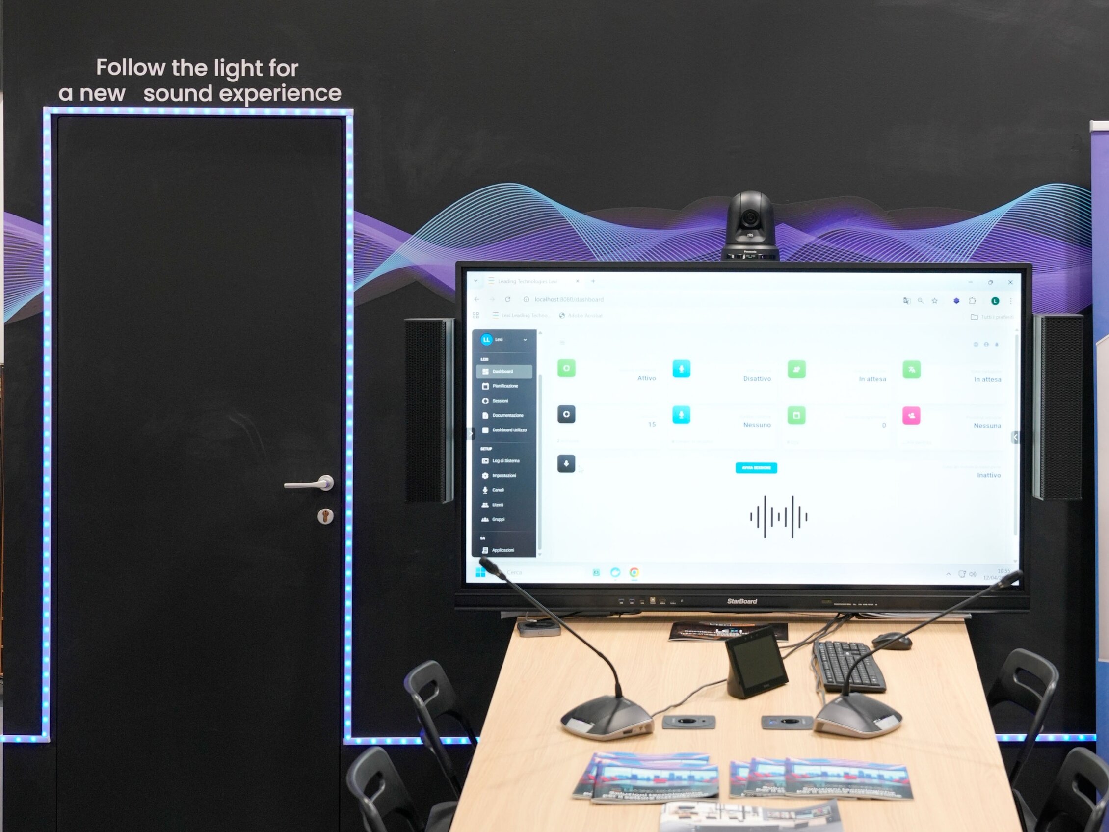 Soluzione per sale riunioni intelligenti con display interattivo, videocamera e sistema audio presentata a AV CONNECT powered by MIR
